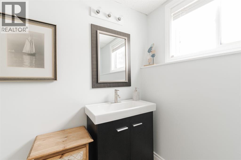 121 Hinge Road, Fort McMurray