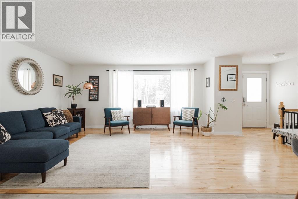 121 Hinge Road, Fort McMurray