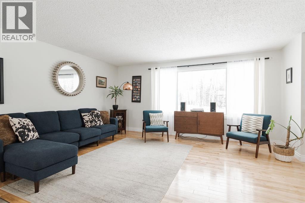 121 Hinge Road, Fort McMurray