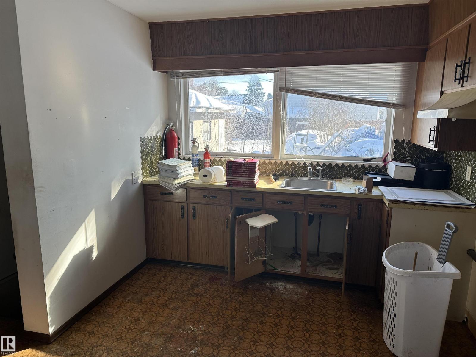 8 SHERIDAN DR, St. Albert