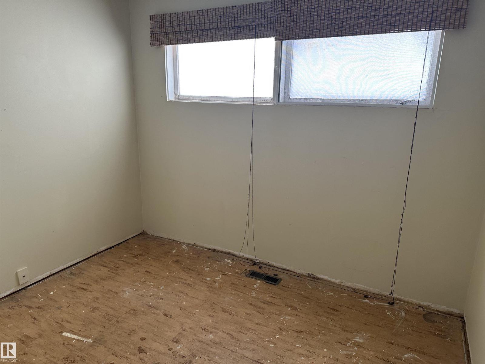 8 SHERIDAN DR, St. Albert