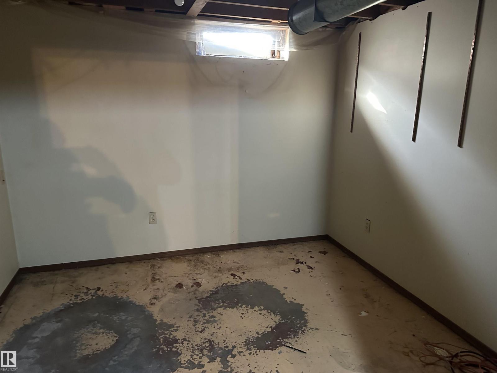 8 SHERIDAN DR, St. Albert