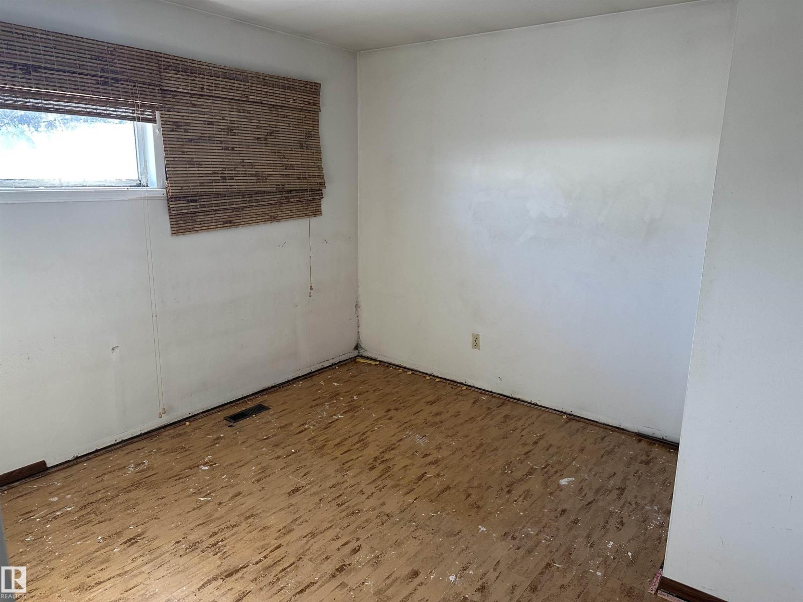 8 SHERIDAN DR, St. Albert