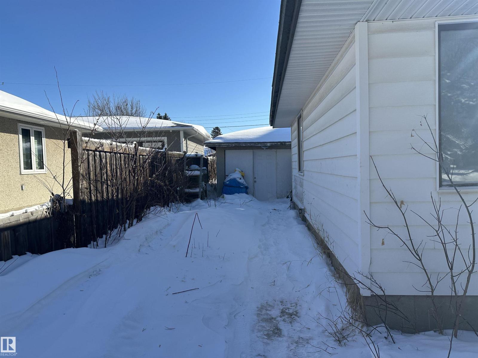 8 SHERIDAN DR, St. Albert