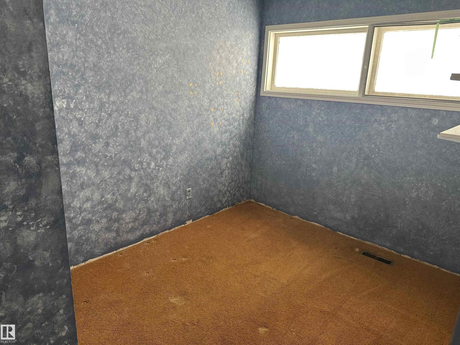 8 SHERIDAN DR, St. Albert