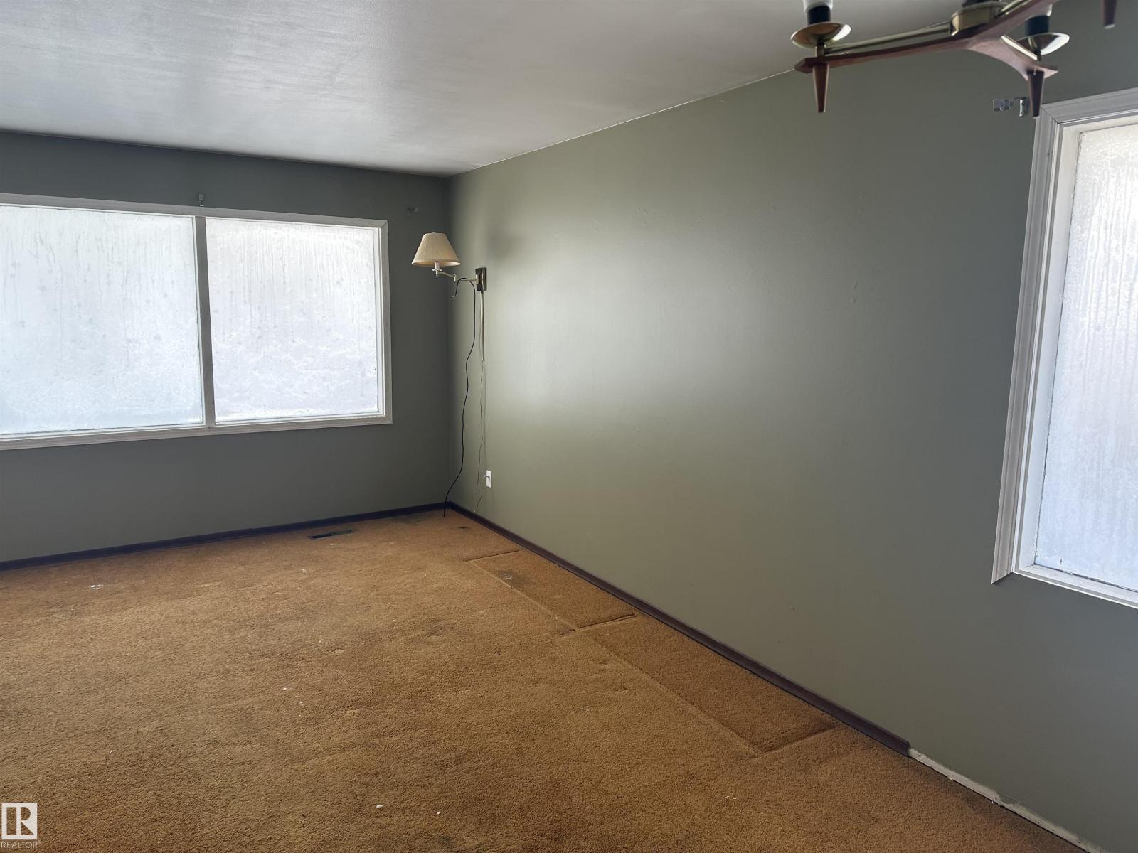 8 SHERIDAN DR, St. Albert