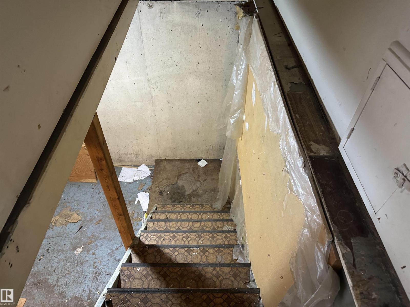 8 SHERIDAN DR, St. Albert