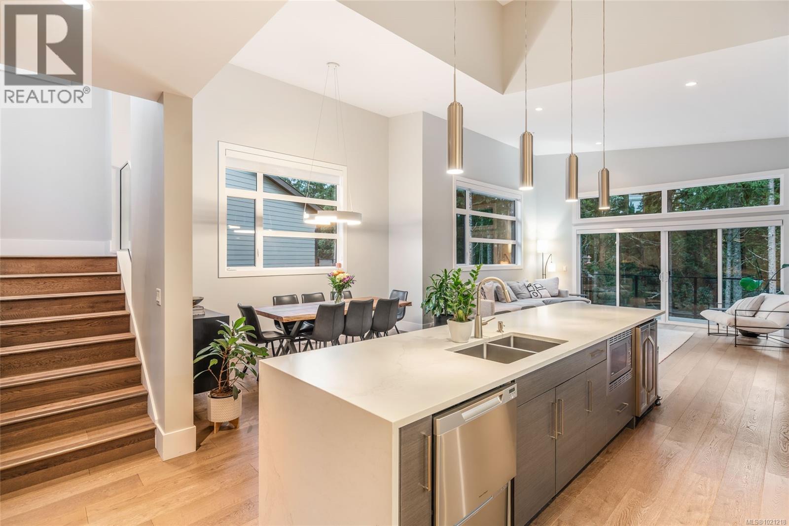 266 CRESTLINE TERR - 13