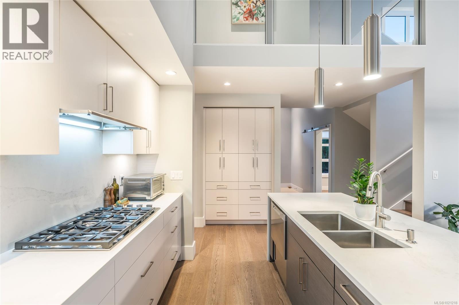 266 CRESTLINE TERR - 12