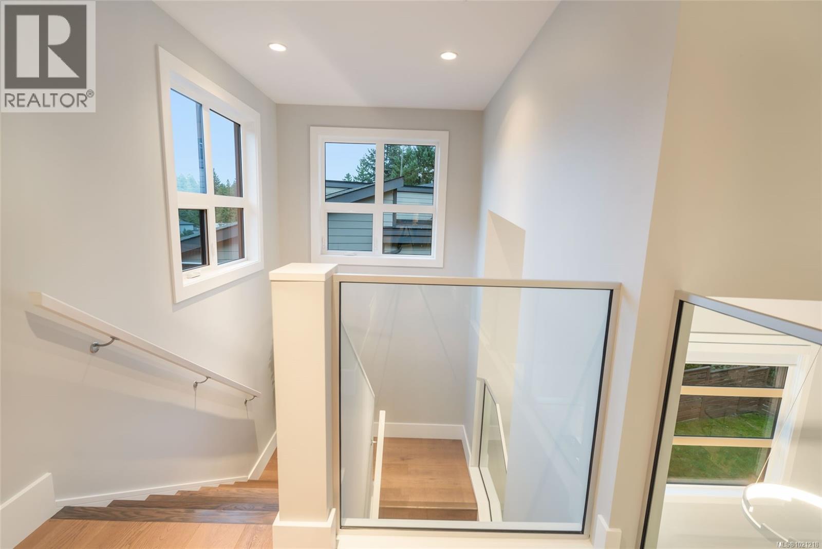 266 CRESTLINE TERR - 27