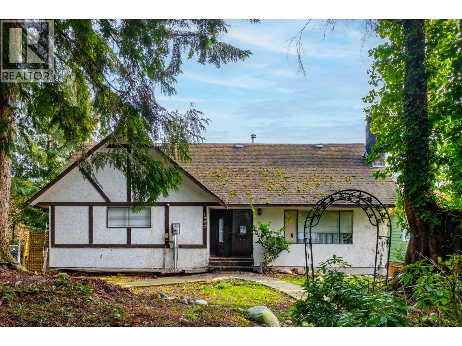 1327 NESTOR STREET, Coquitlam