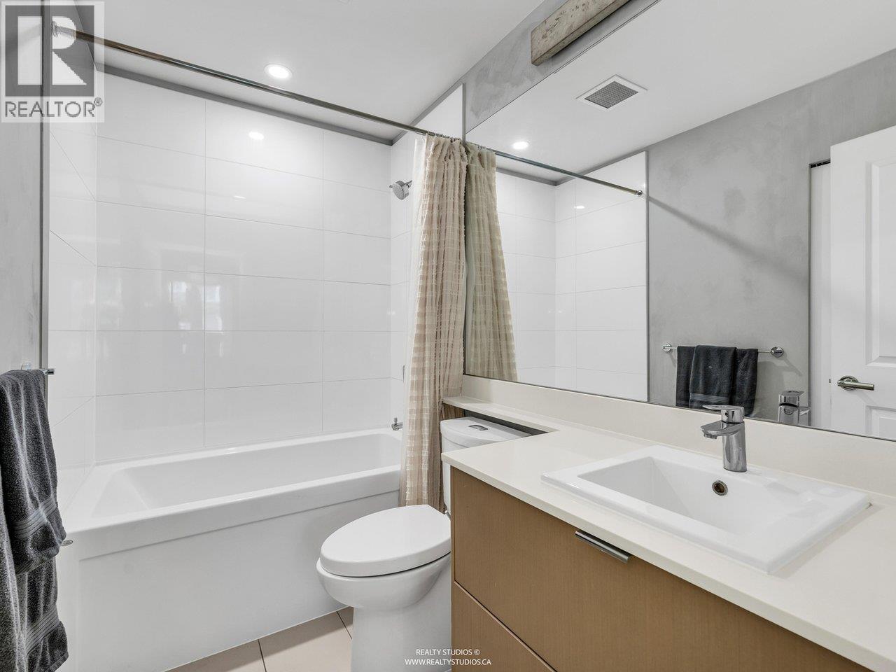 207 255 W 1ST STREET, North Vancouver