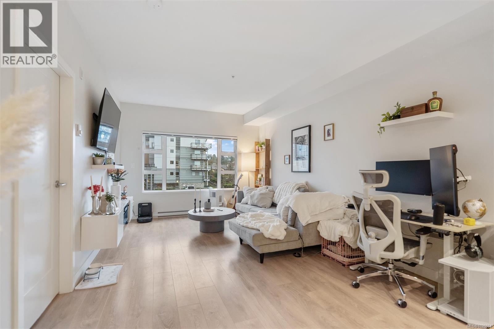 304 3333 Glasgow Ave, Saanich