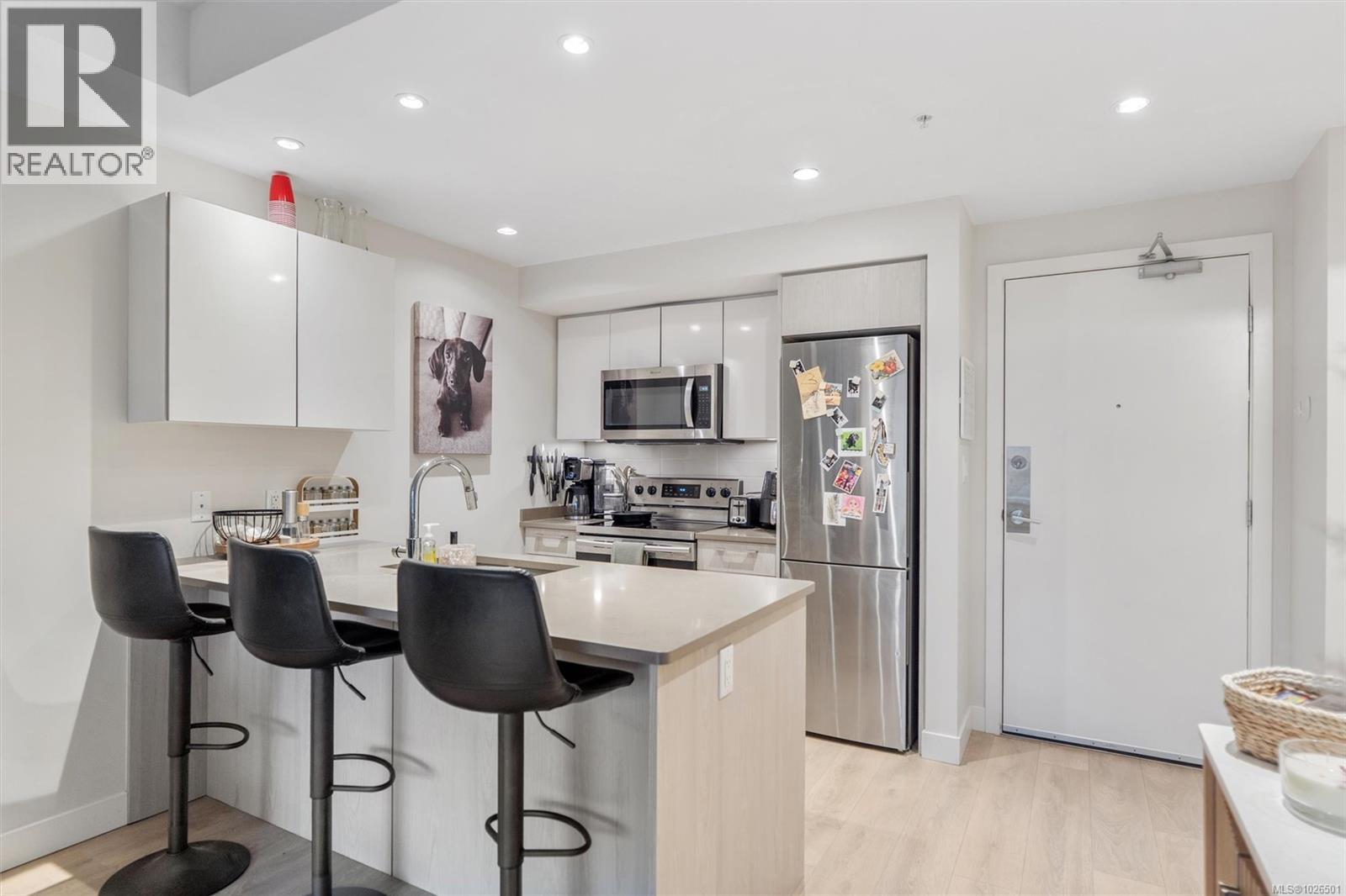 304 3333 Glasgow Ave, Saanich