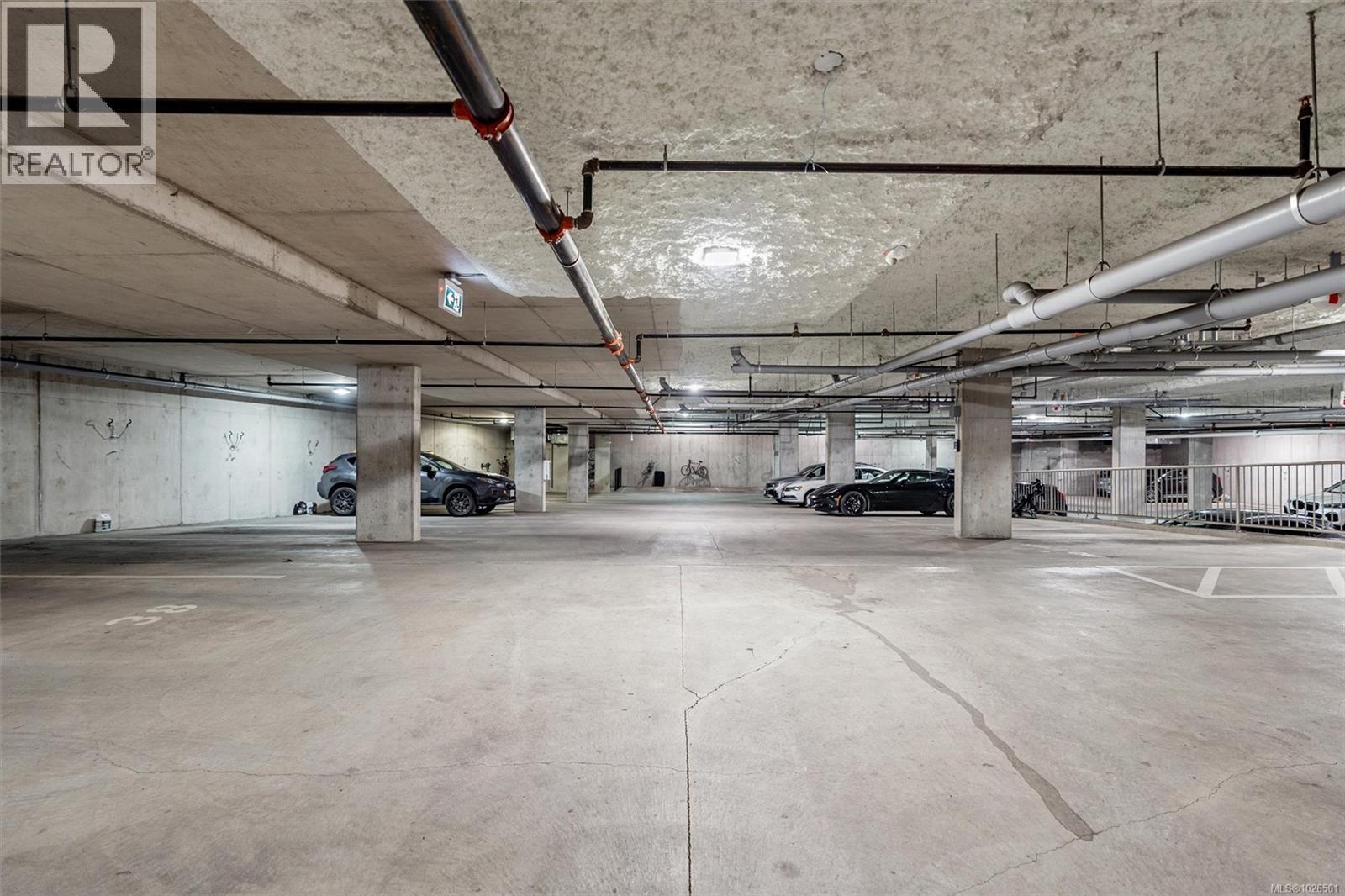 304 3333 Glasgow Ave, Saanich