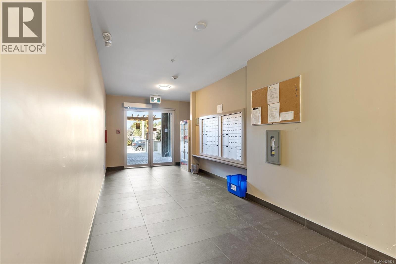 304 3333 Glasgow Ave, Saanich