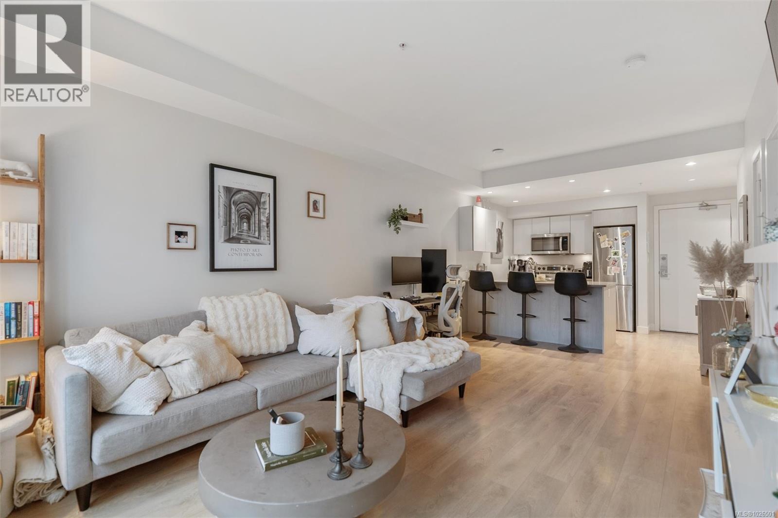 304 3333 Glasgow Ave, Saanich