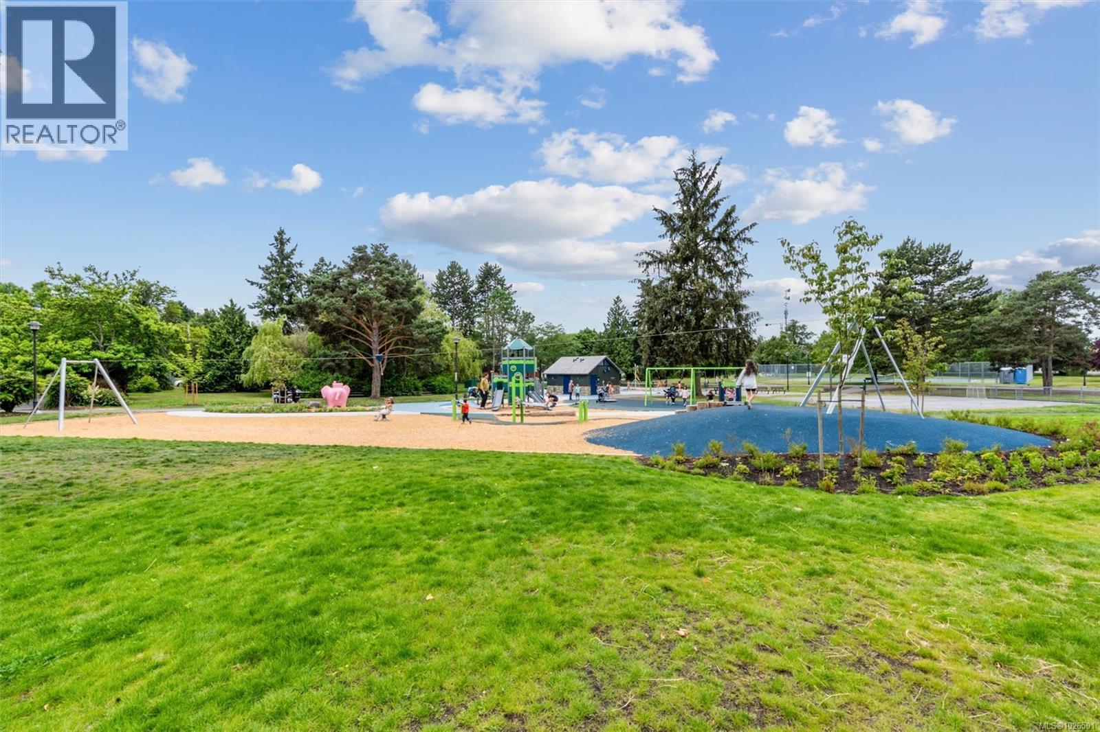 304 3333 Glasgow Ave, Saanich