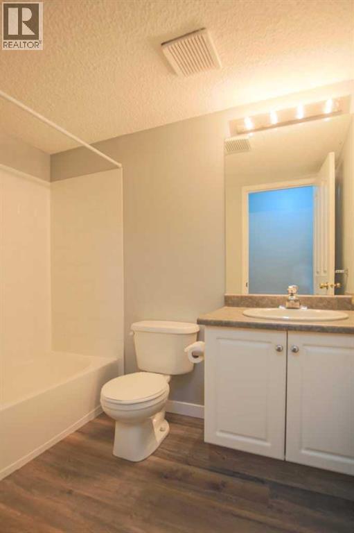 Single Family House for Sale in   Valleyview Park SE Dover Calgary 