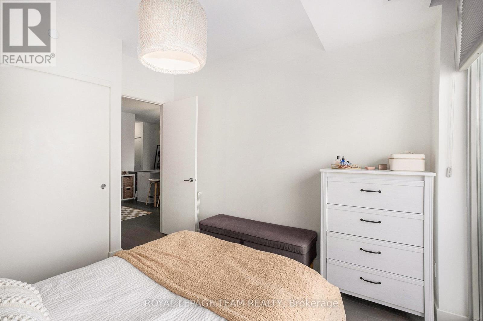 #714 255 BAY STREET - 15