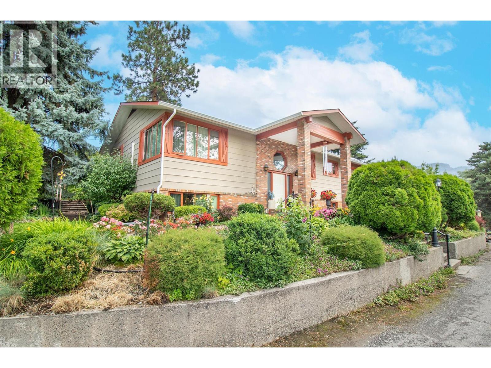  1542 Belgo Road, Kelowna