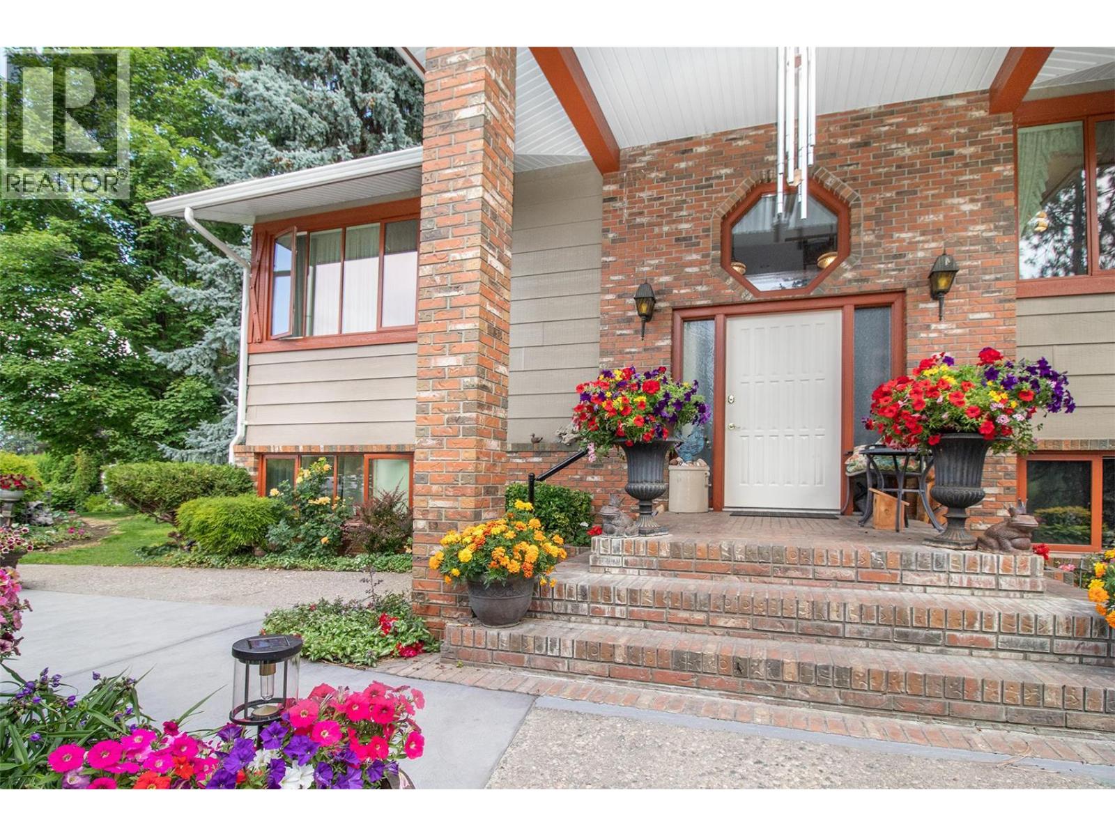  1542 Belgo Road, Kelowna