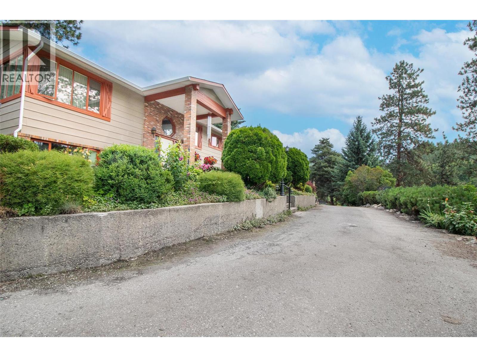  1542 Belgo Road, Kelowna