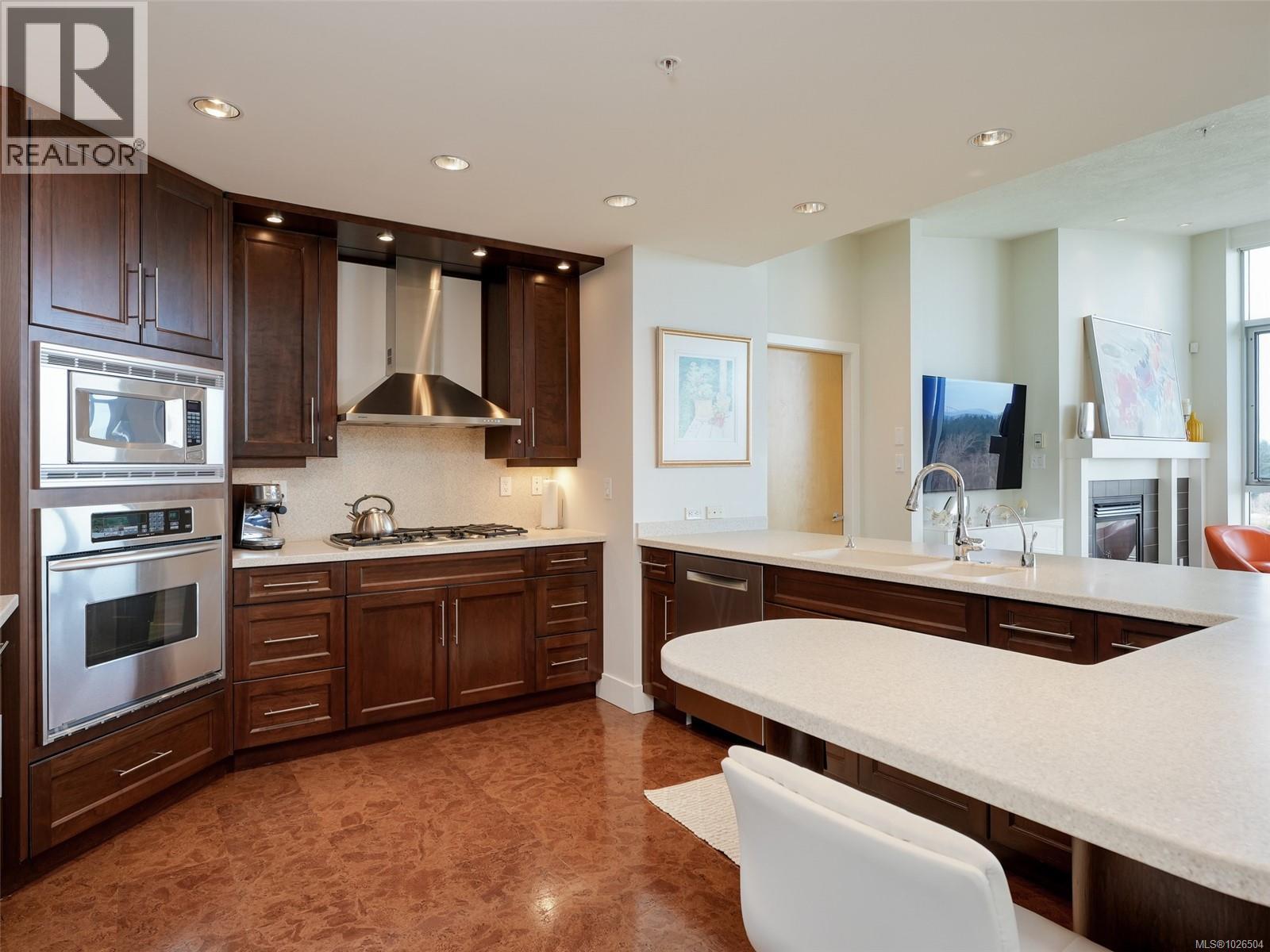 604 5332 Sayward Hill Cres, Saanich