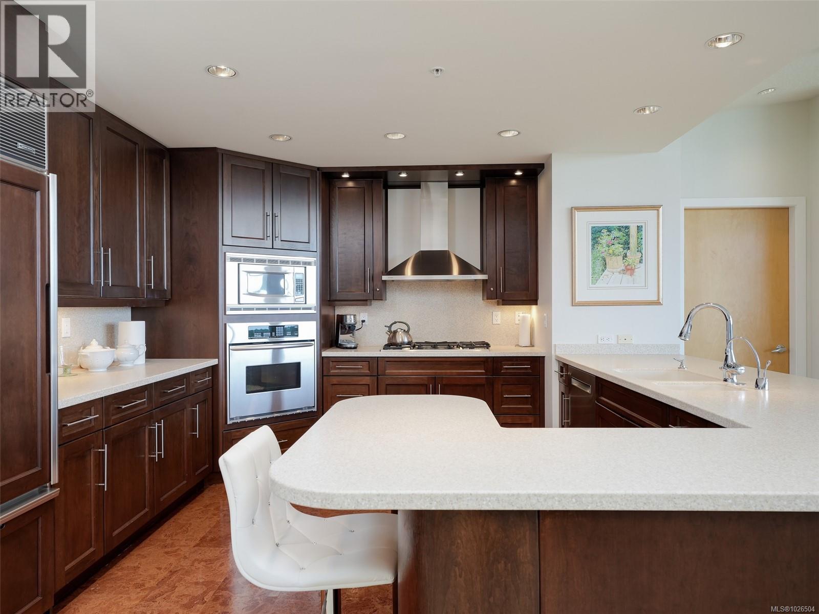 604 5332 Sayward Hill Cres, Saanich