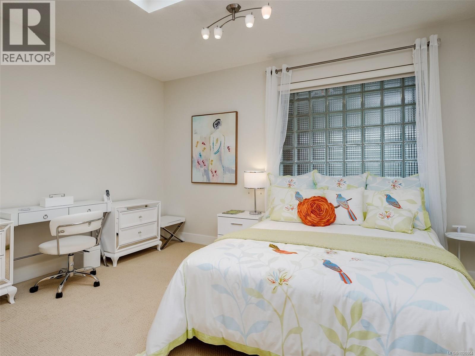 604 5332 Sayward Hill Cres, Saanich