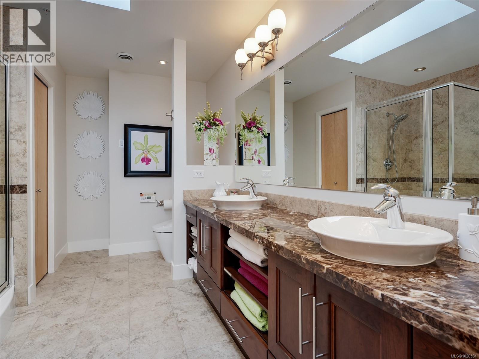 604 5332 Sayward Hill Cres, Saanich