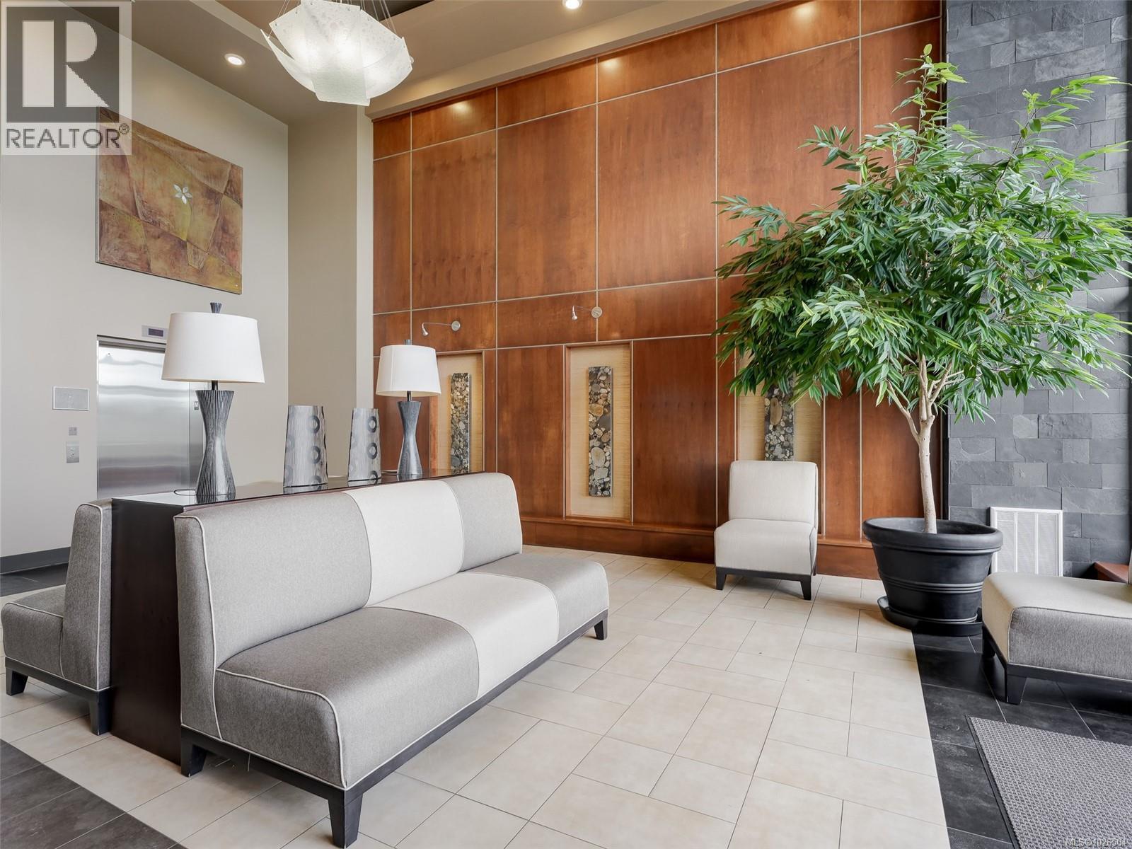 604 5332 Sayward Hill Cres, Saanich