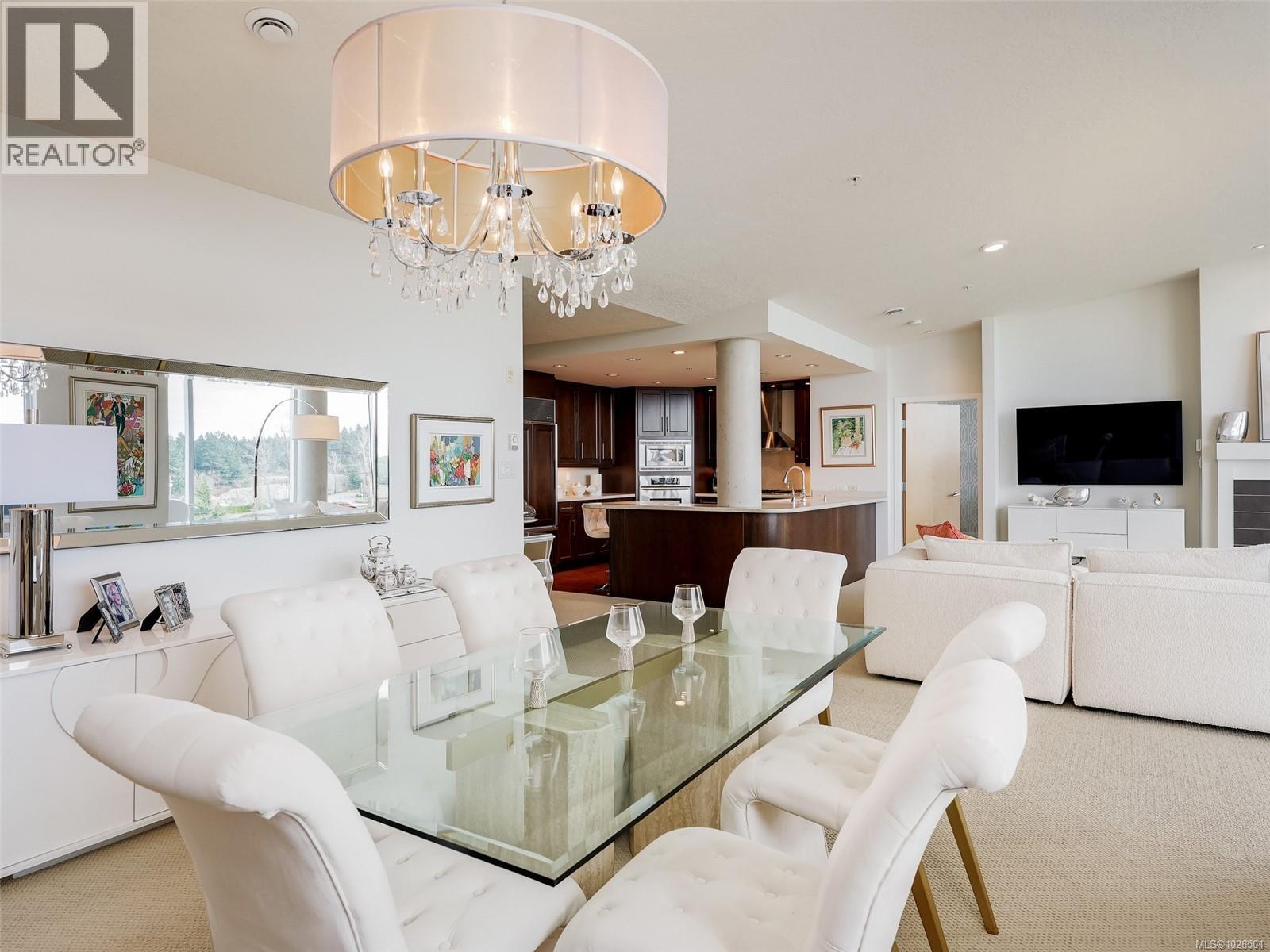 604 5332 Sayward Hill Cres, Saanich