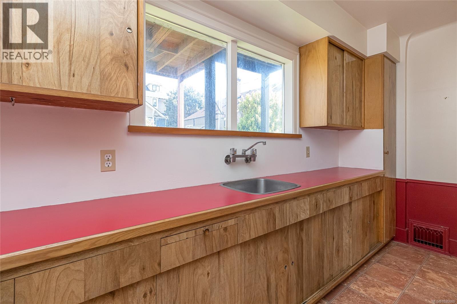 690 Dallas Rd, Victoria