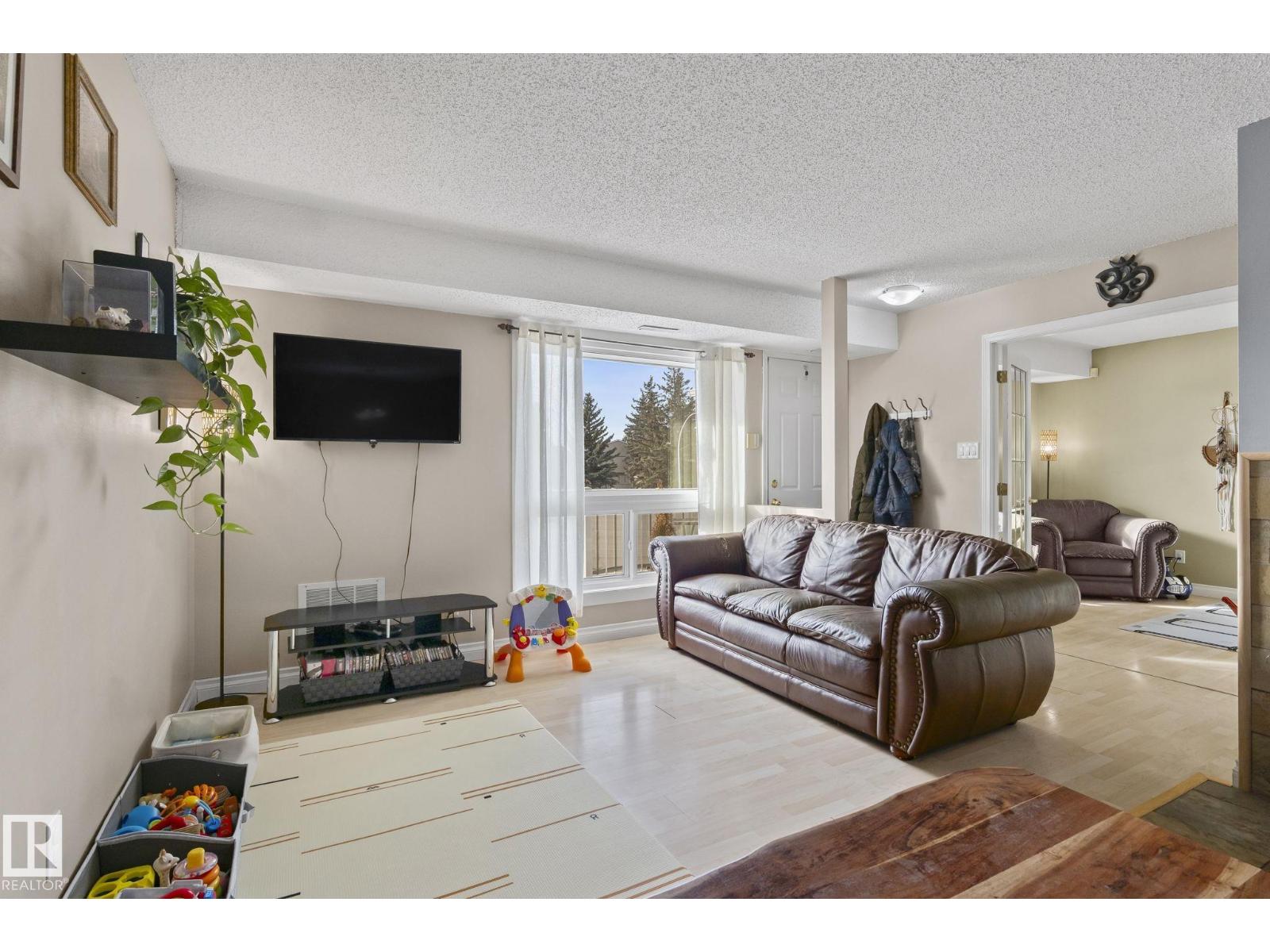 1925 SADDLEBACK RD NW - Photo 5 of 33, Edmonton, Alberta