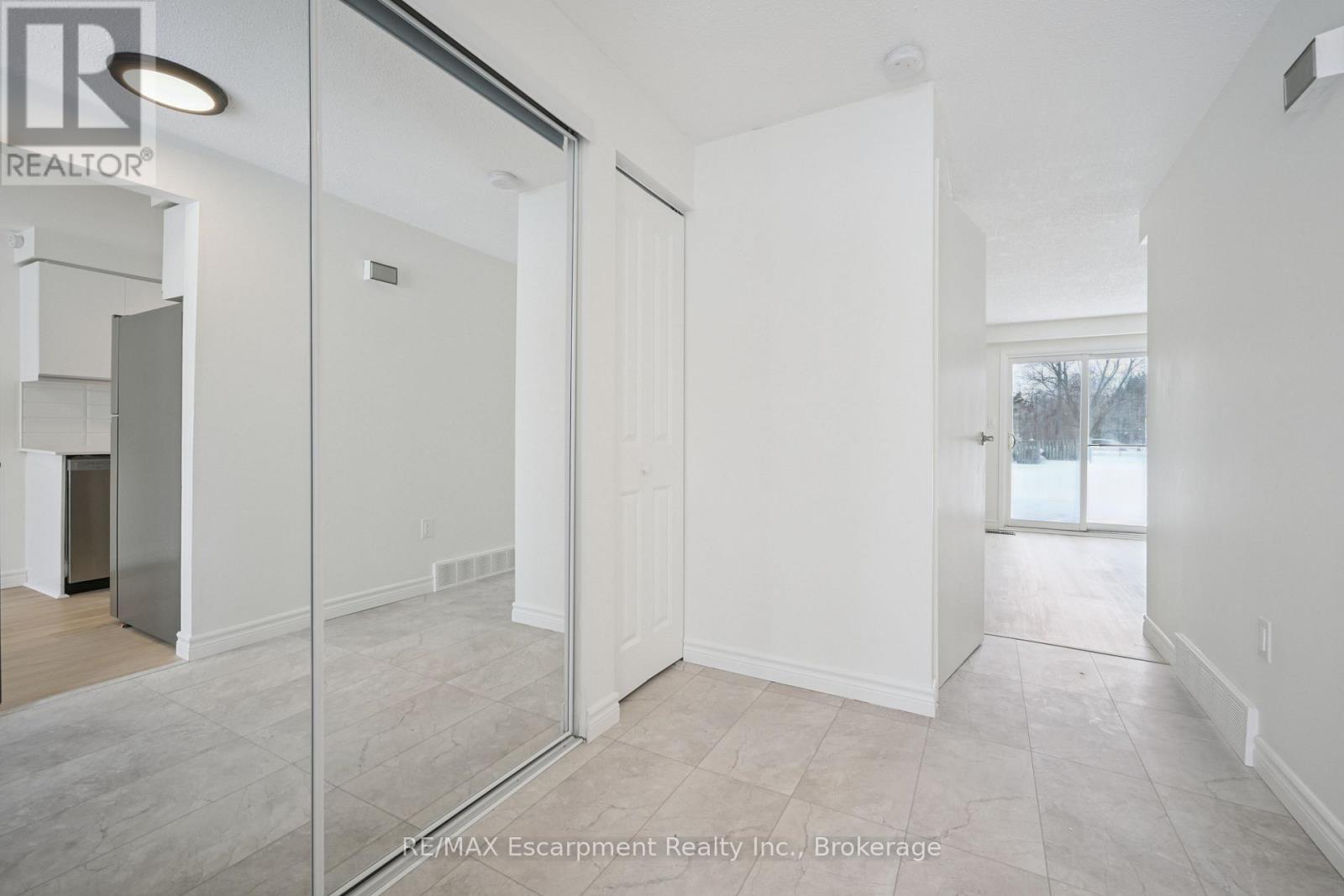 71 - 40 IMPERIAL ROAD N - Photo 5 of 50, Guelph (Willow West/Sugarbush/West Acres), Ontario