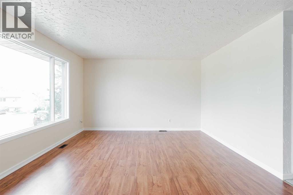 156 Cowley Bay, Fort McMurray