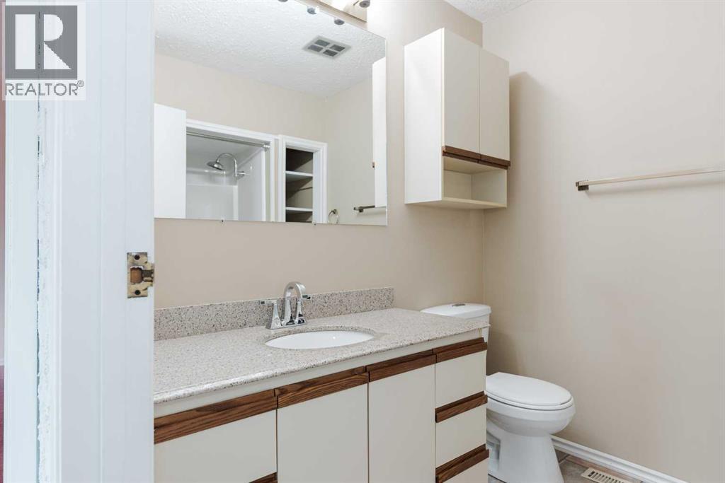 156 Cowley Bay, Fort McMurray