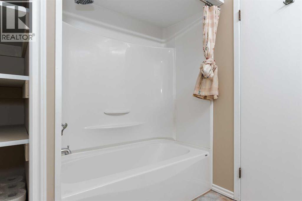 156 Cowley Bay, Fort McMurray