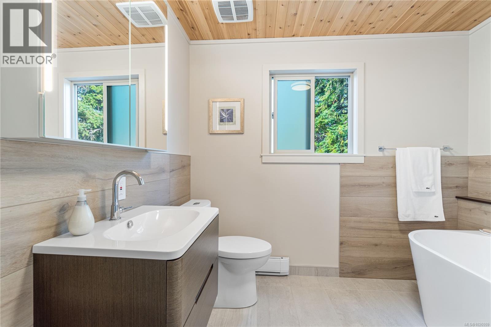 3132 Robin Hood Dr, Nanaimo