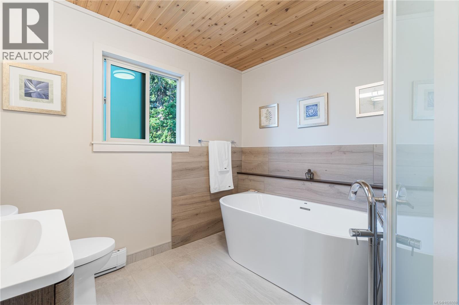 3132 Robin Hood Dr, Nanaimo