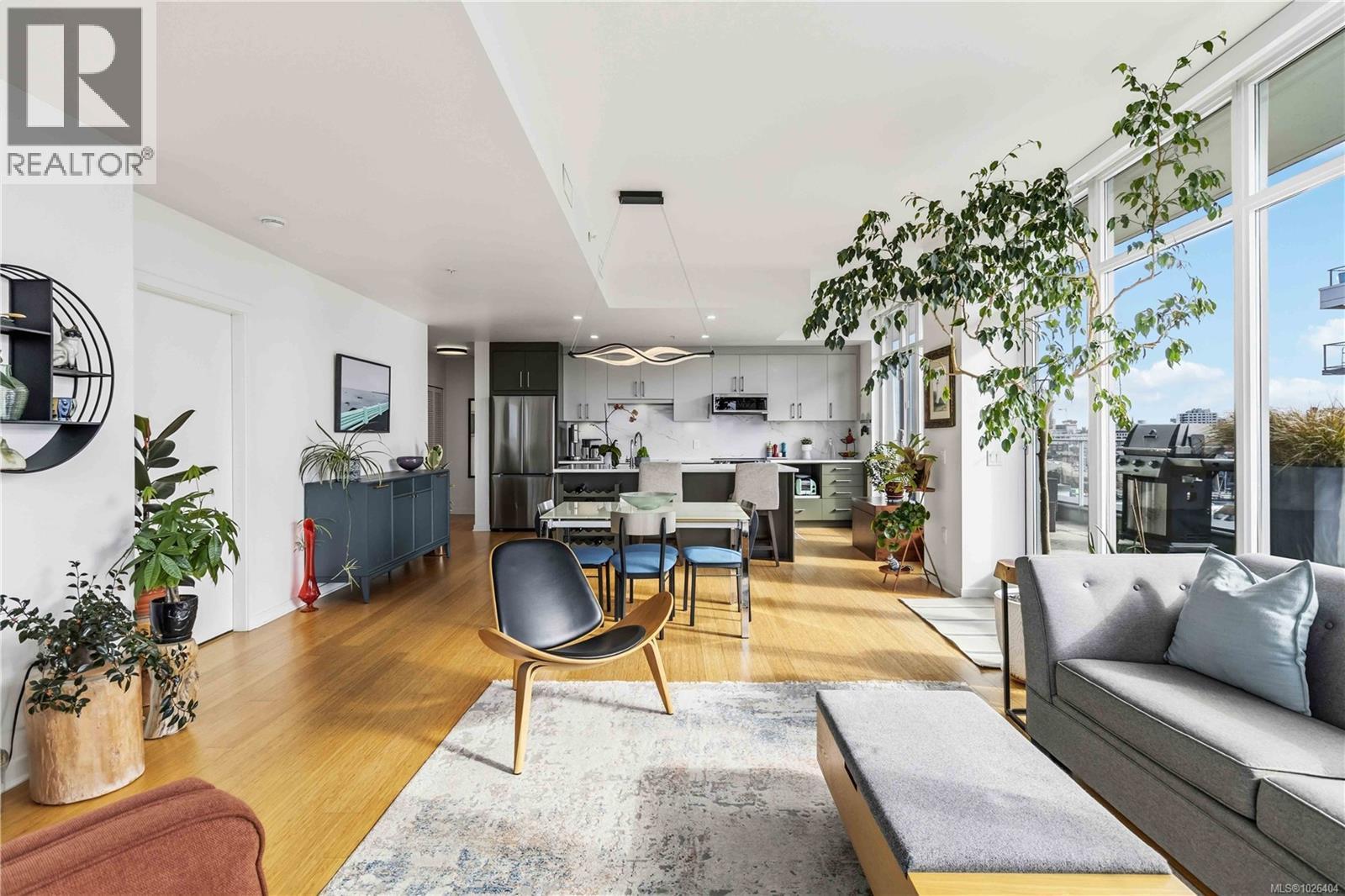 901 373 Tyee Road, Victoria