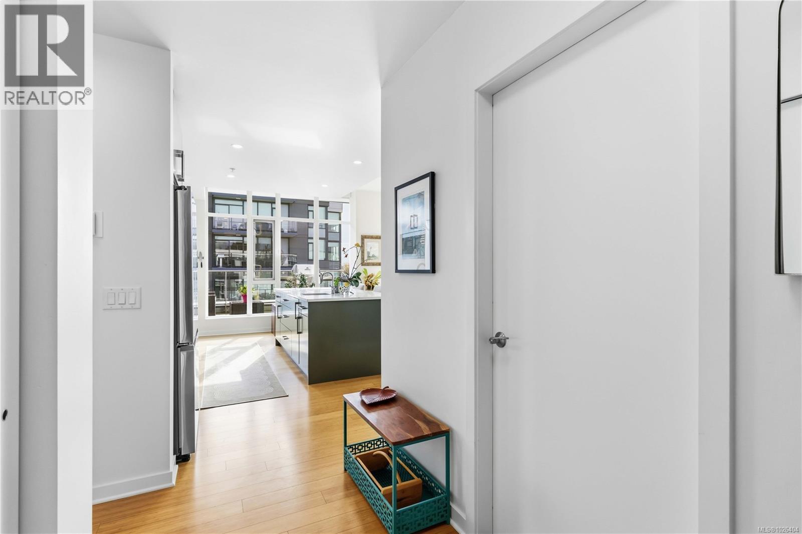 901 373 Tyee Road, Victoria