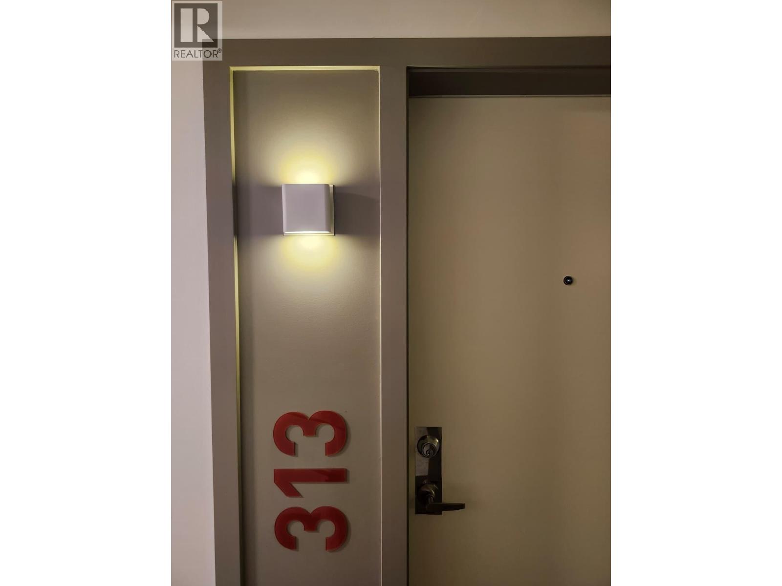 313 111 E 3RD STREET, North Vancouver