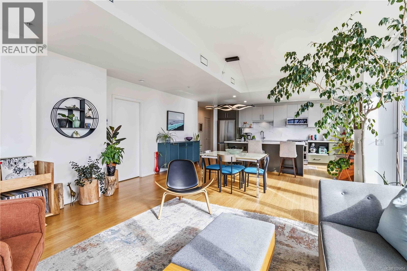 901 373 Tyee Road, Victoria