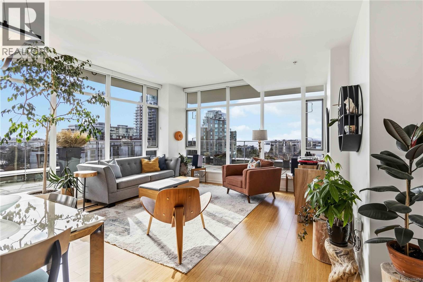 901 373 Tyee Road, Victoria