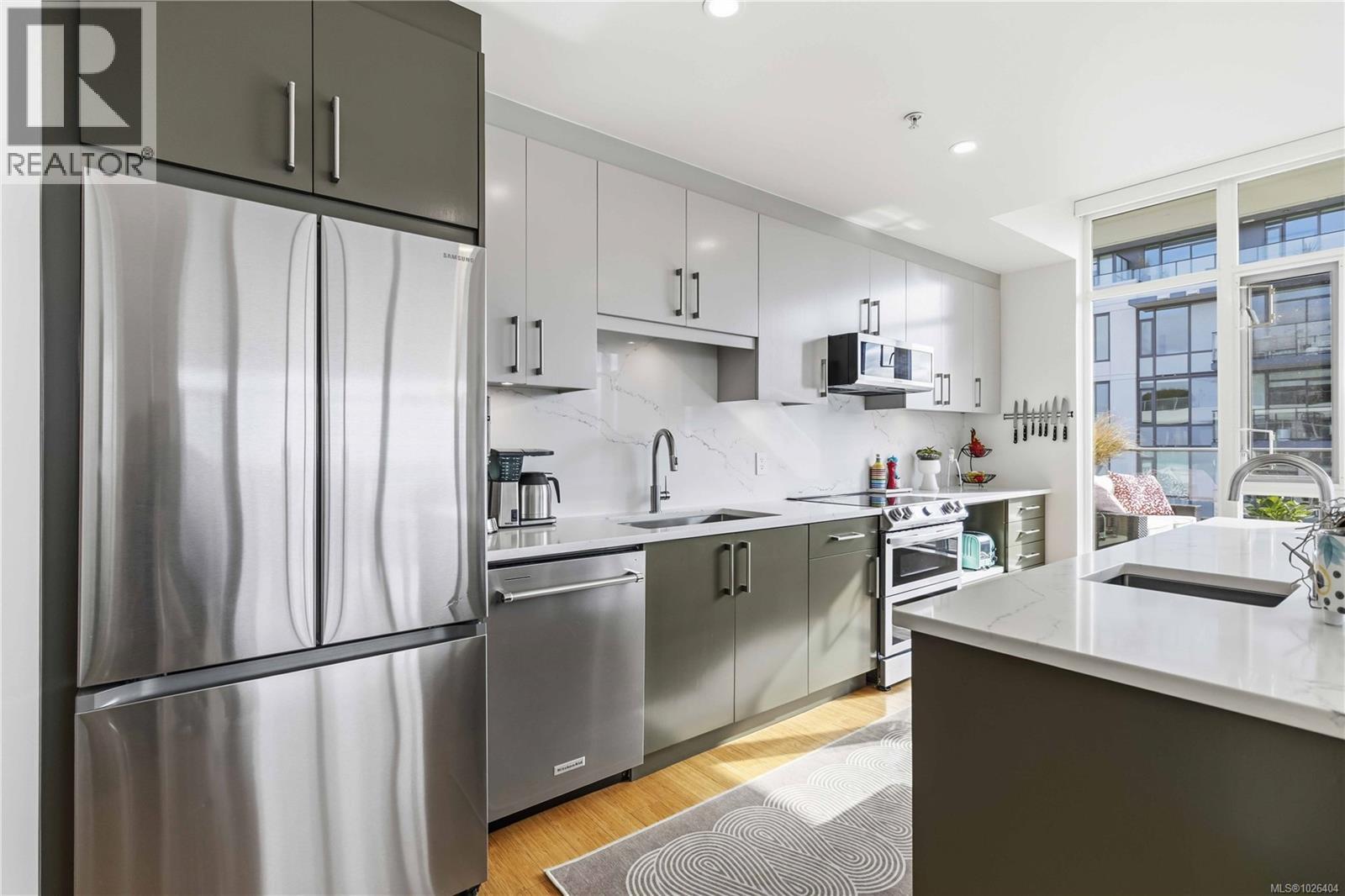 901 373 Tyee Road, Victoria