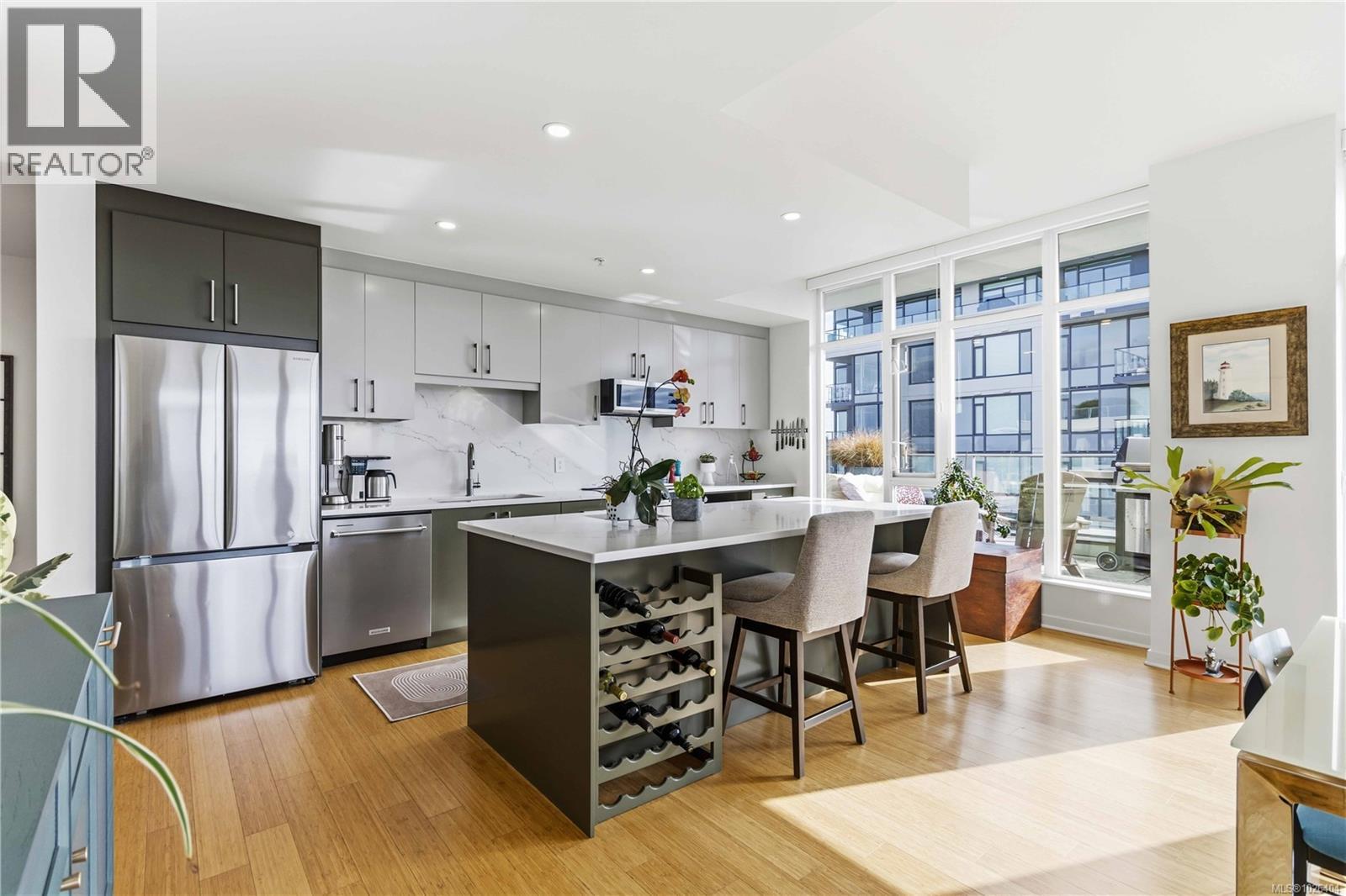 901 373 Tyee Road, Victoria