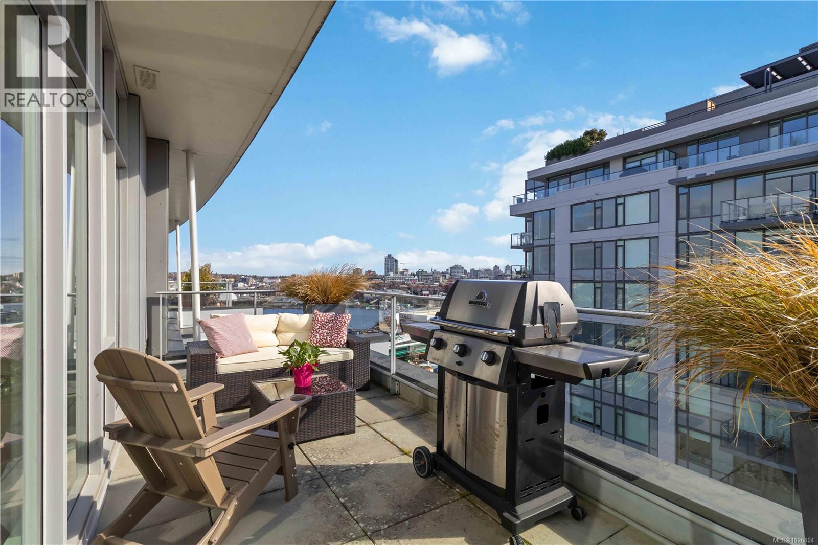 901 373 Tyee Road, Victoria