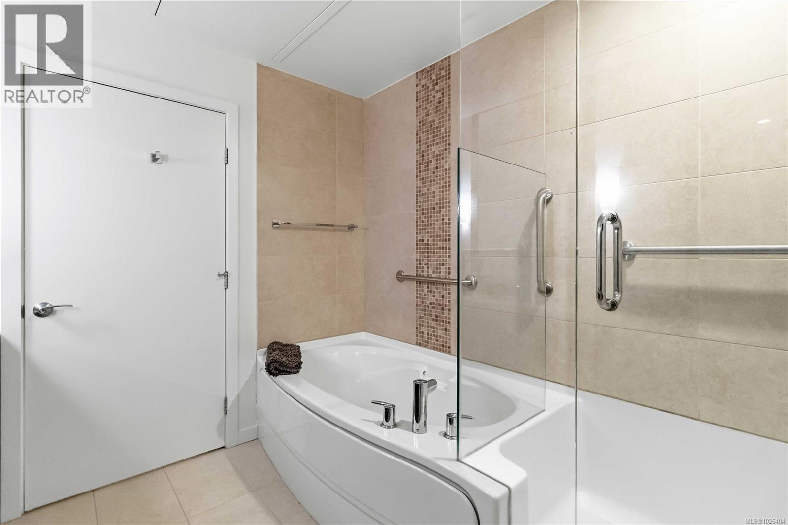 901 373 Tyee Road, Victoria